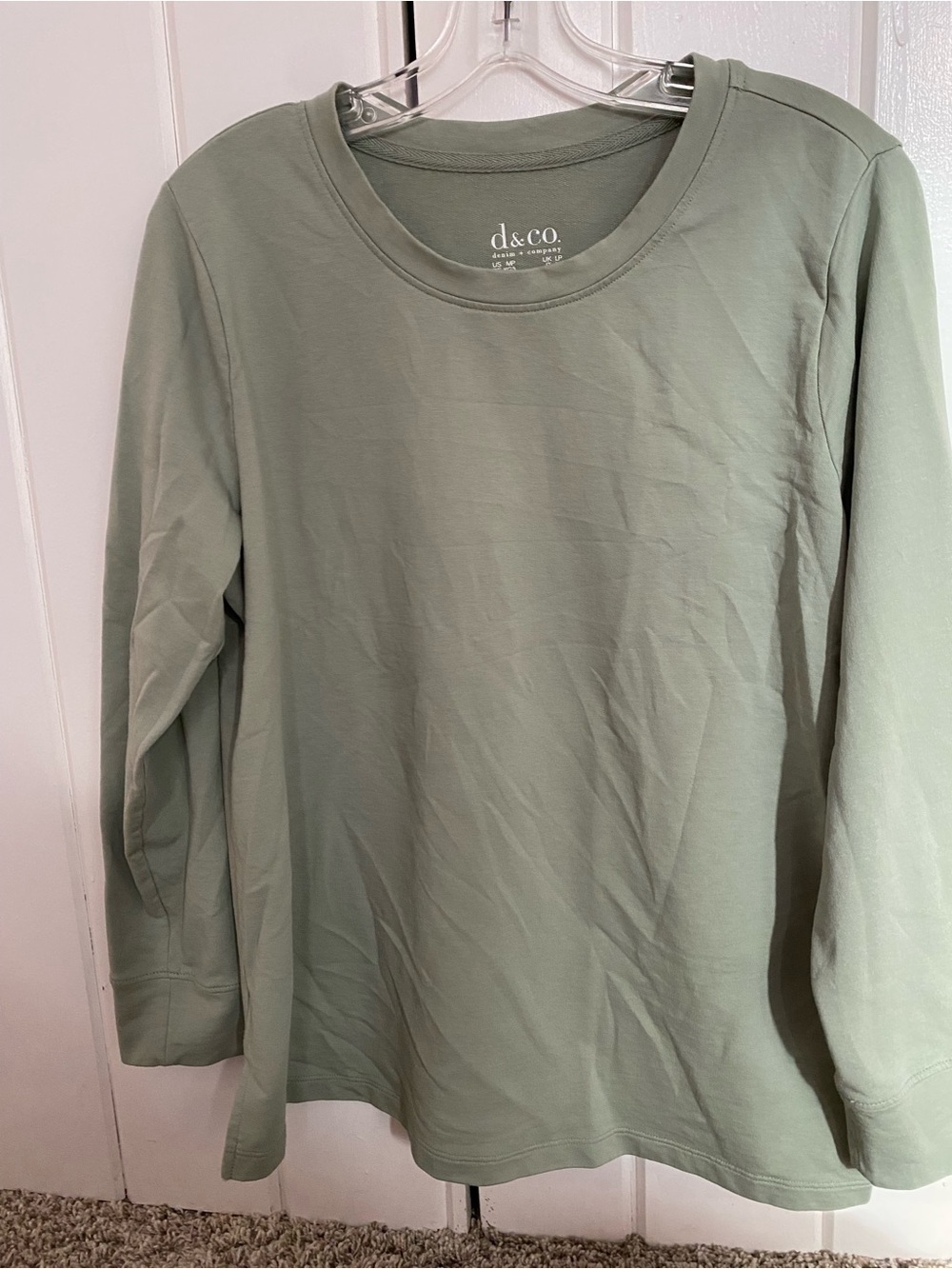 d&co. Women’s Sage Green Long Sleeve Crewneck Top
